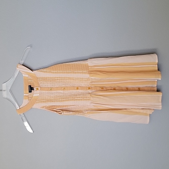 Torrid NWT yellow and white striped smocked crepe tank M/L - Picture 2 of 8